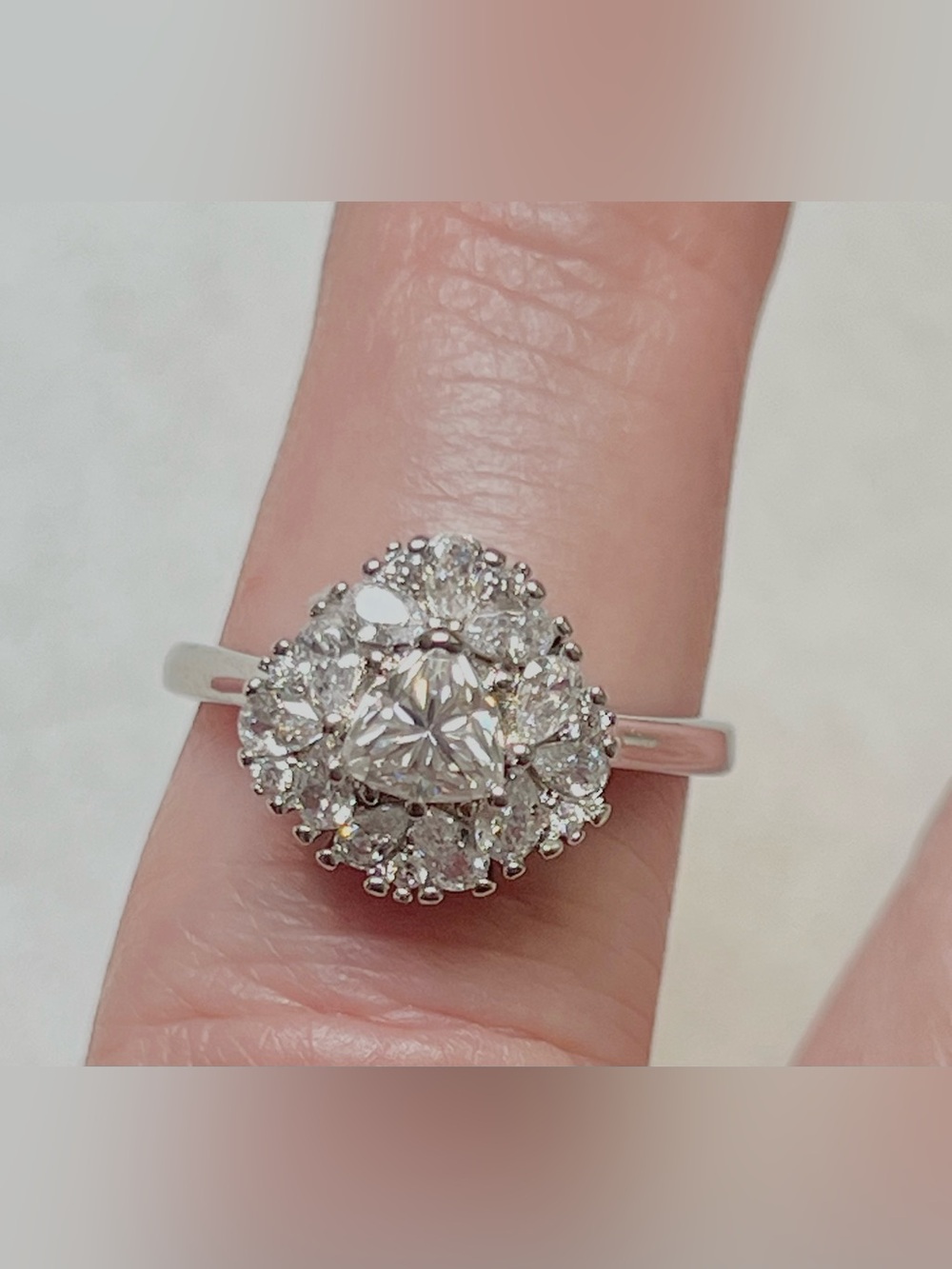 Brilliant 0.5 ct 💎 Moissanite 💎GRA Certified Halo Cluster Ring 💍 Size 7